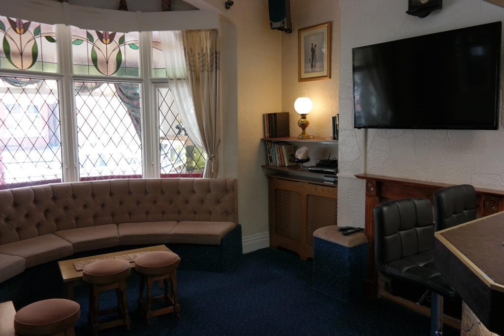 Olivers Strickley Over 35 Years Only Blackpool Exteriör bild